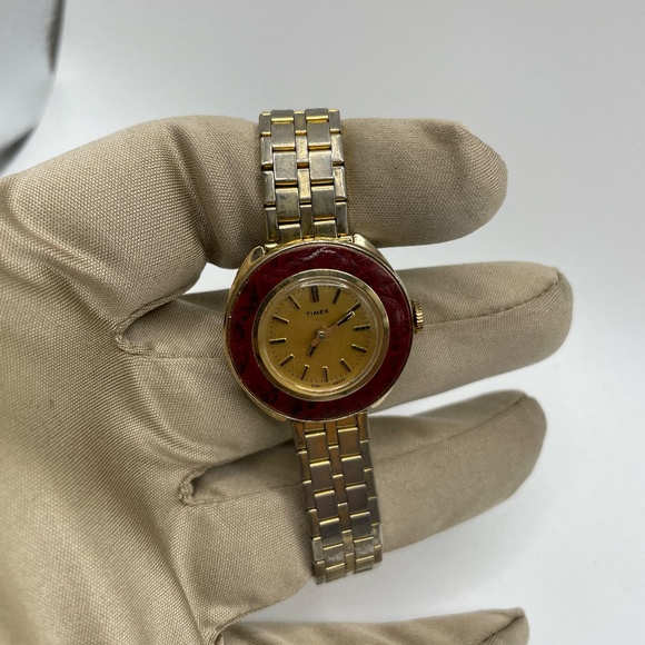 Vintage Beautiful Mechanical Women's Timex Watch - Picture 2 of 7